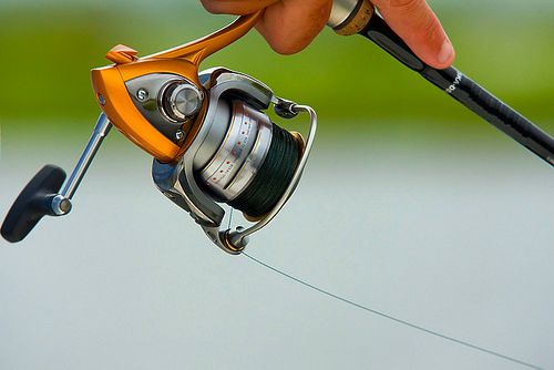 4 Ways to Cast a Fishing Pole - wikiHow